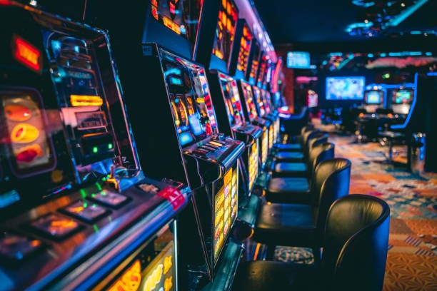 77lucks platform interface showing multiple game categories and entertainment options